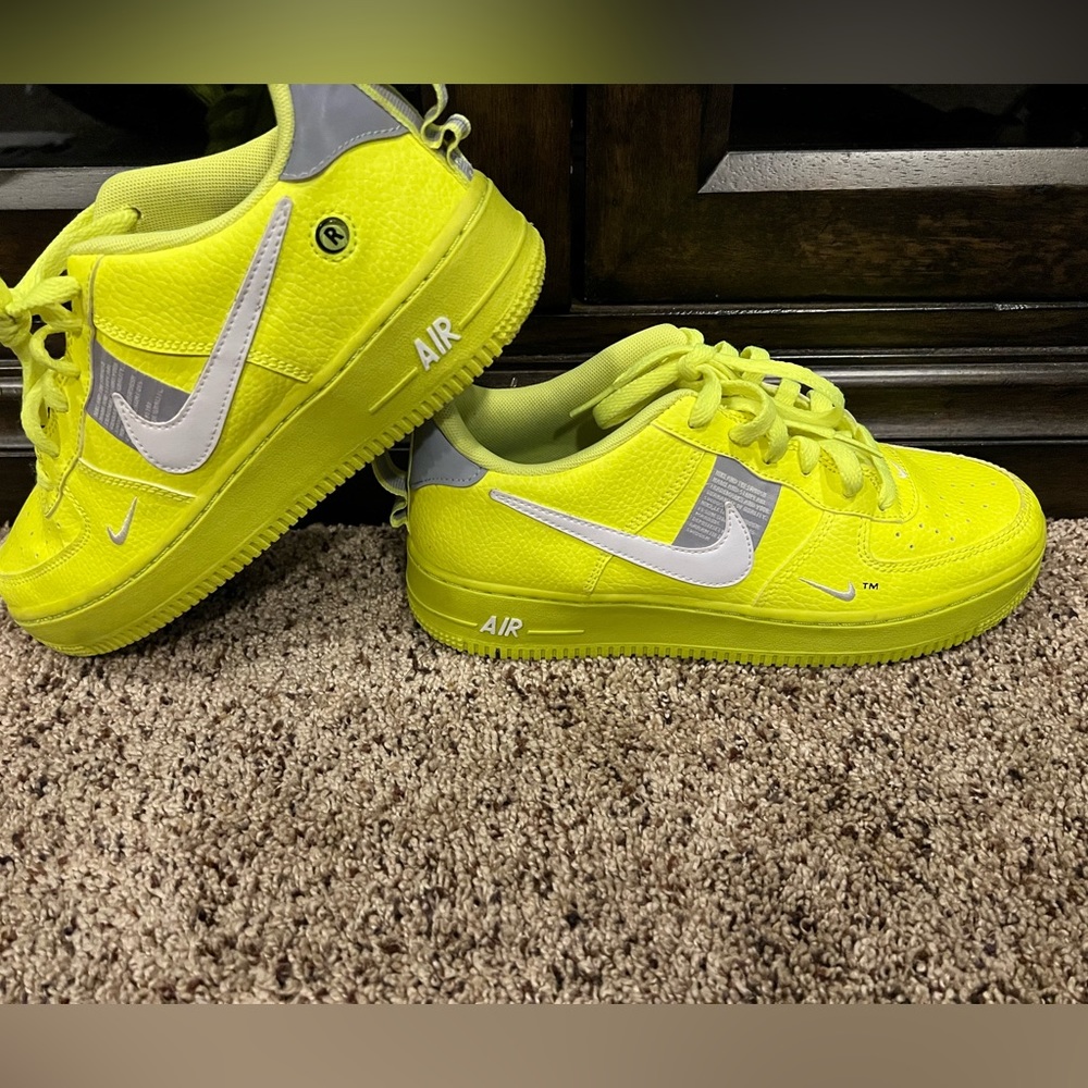 NIKE AIR FORCE 1